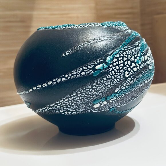 "Celestial Waves" Crawl Glaze Vase - Picture 3 of 7